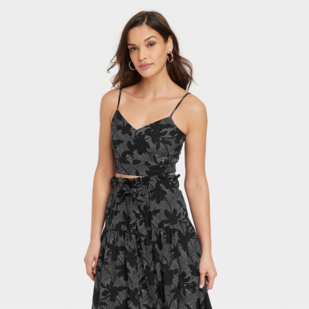 NWT Universal Thread Black Floral Crop Top